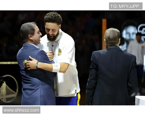 克莱汤普森如何在NBA赛场上重塑自我与球队的辉煌之路