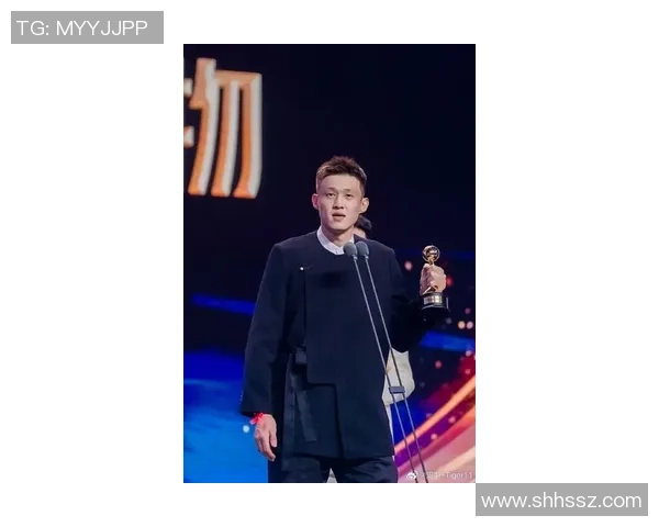 周鹏：从篮球场上的传奇到生活中的榜样，激励年轻一代追梦之路